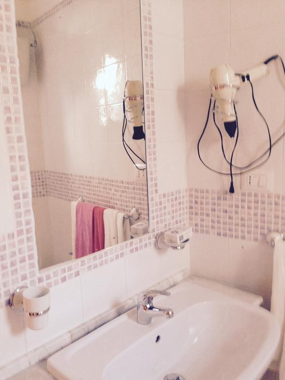 Camera Familiare con Bagno Privato